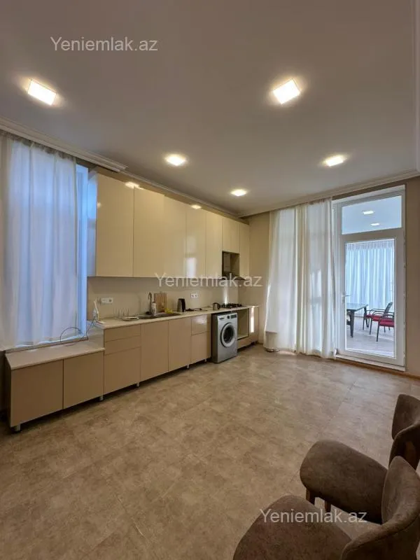 Satılır 5 otaqlı həyət evi 220 m²
