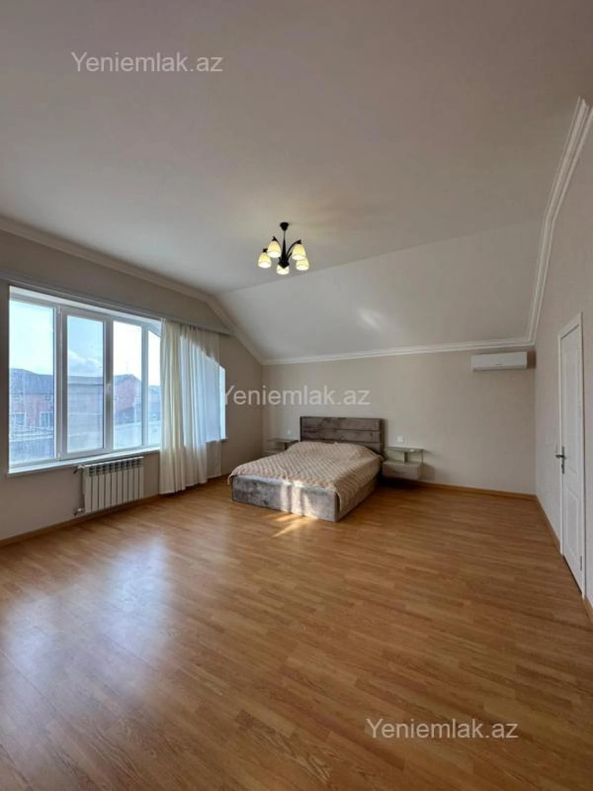 Satılır 5 otaqlı həyət evi 220 m²