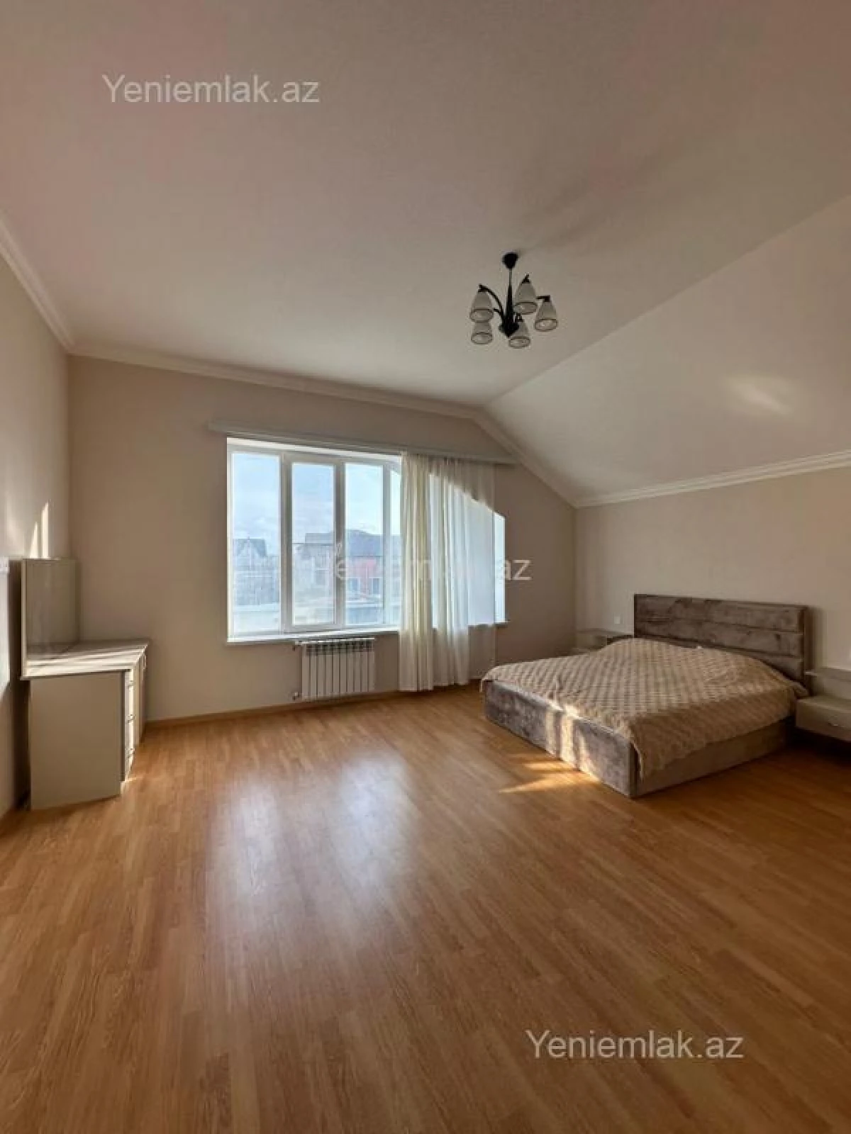 Satılır 5 otaqlı həyət evi 220 m²