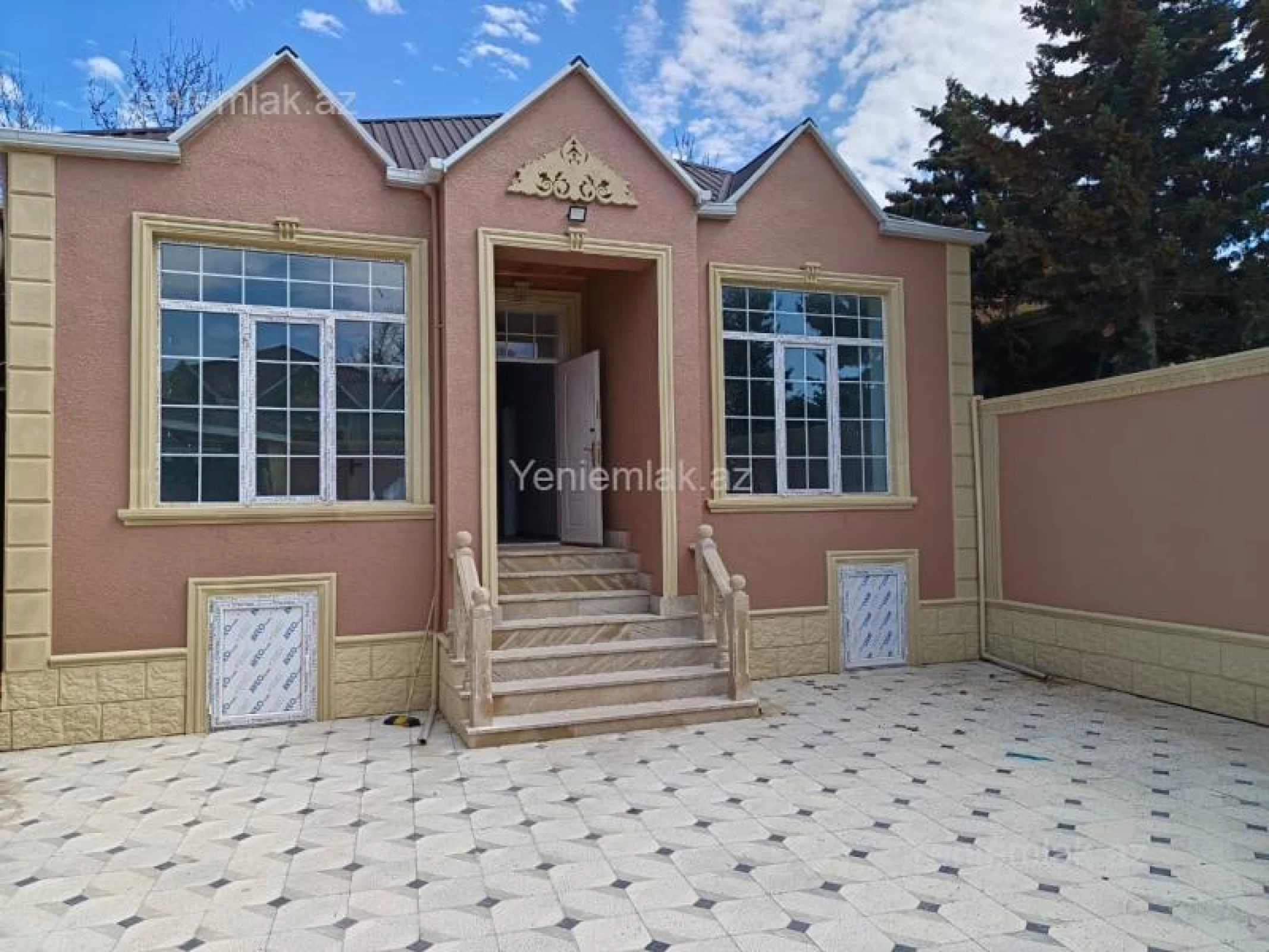 Satılır 4 otaqlı həyət evi 140 m²