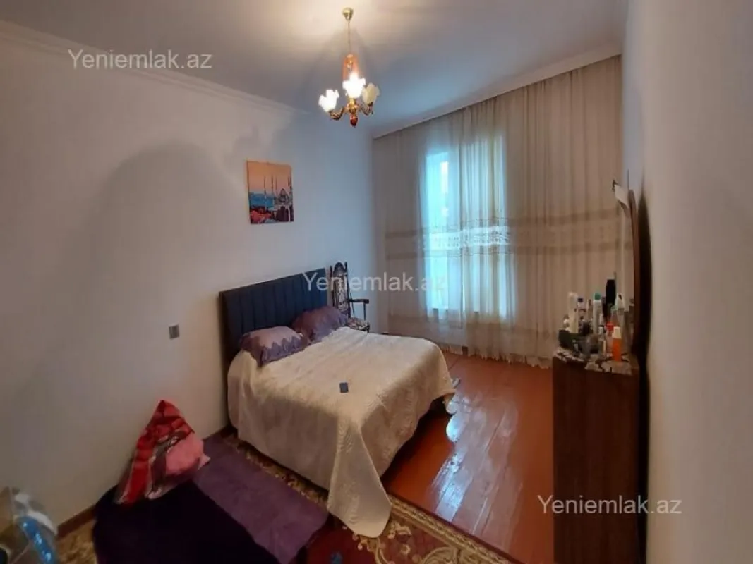 Satılır 7 otaqlı həyət evi 250 m²
