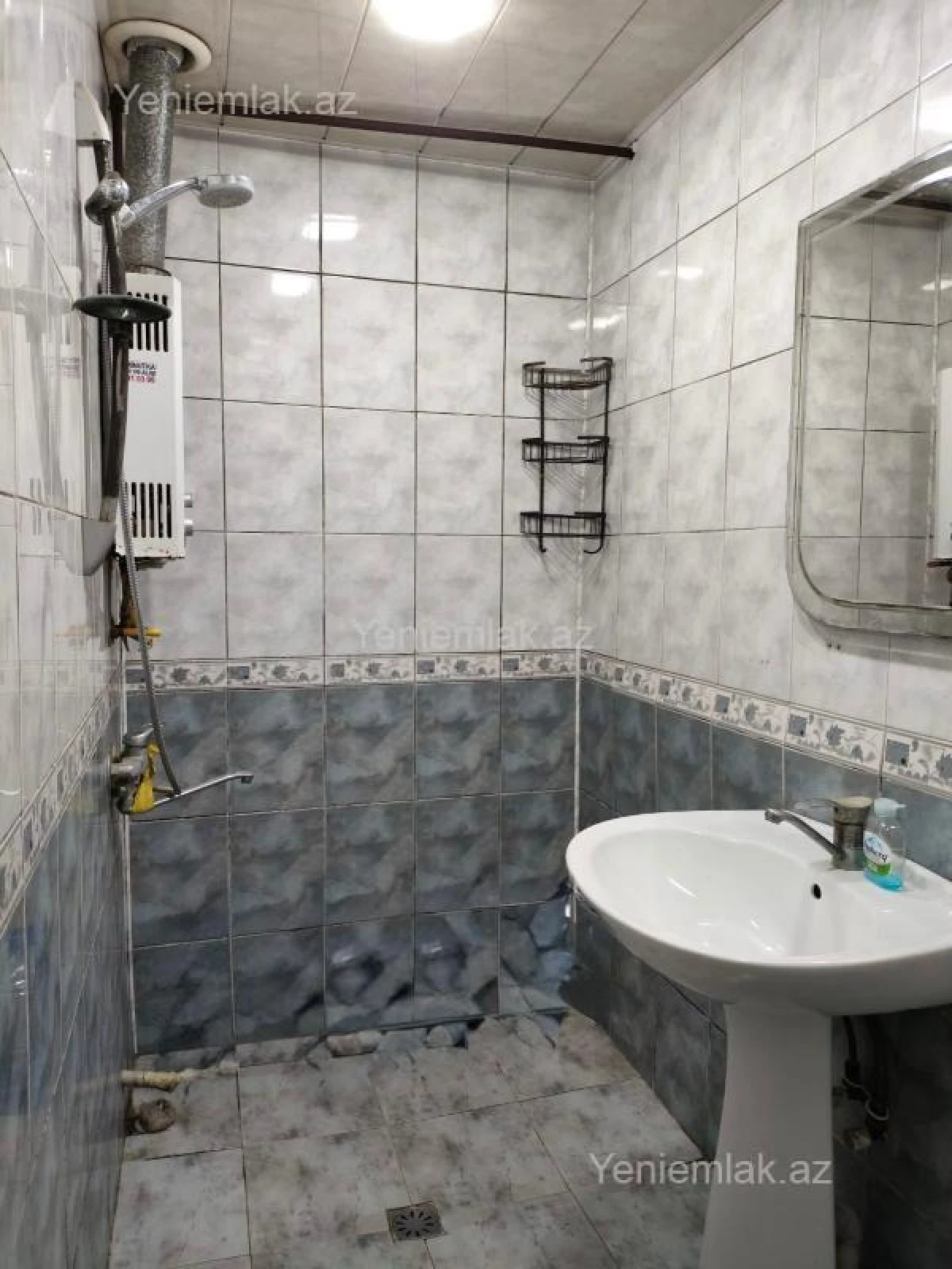 Satılır 2 otaqlı köhnə tikili 60 m²
