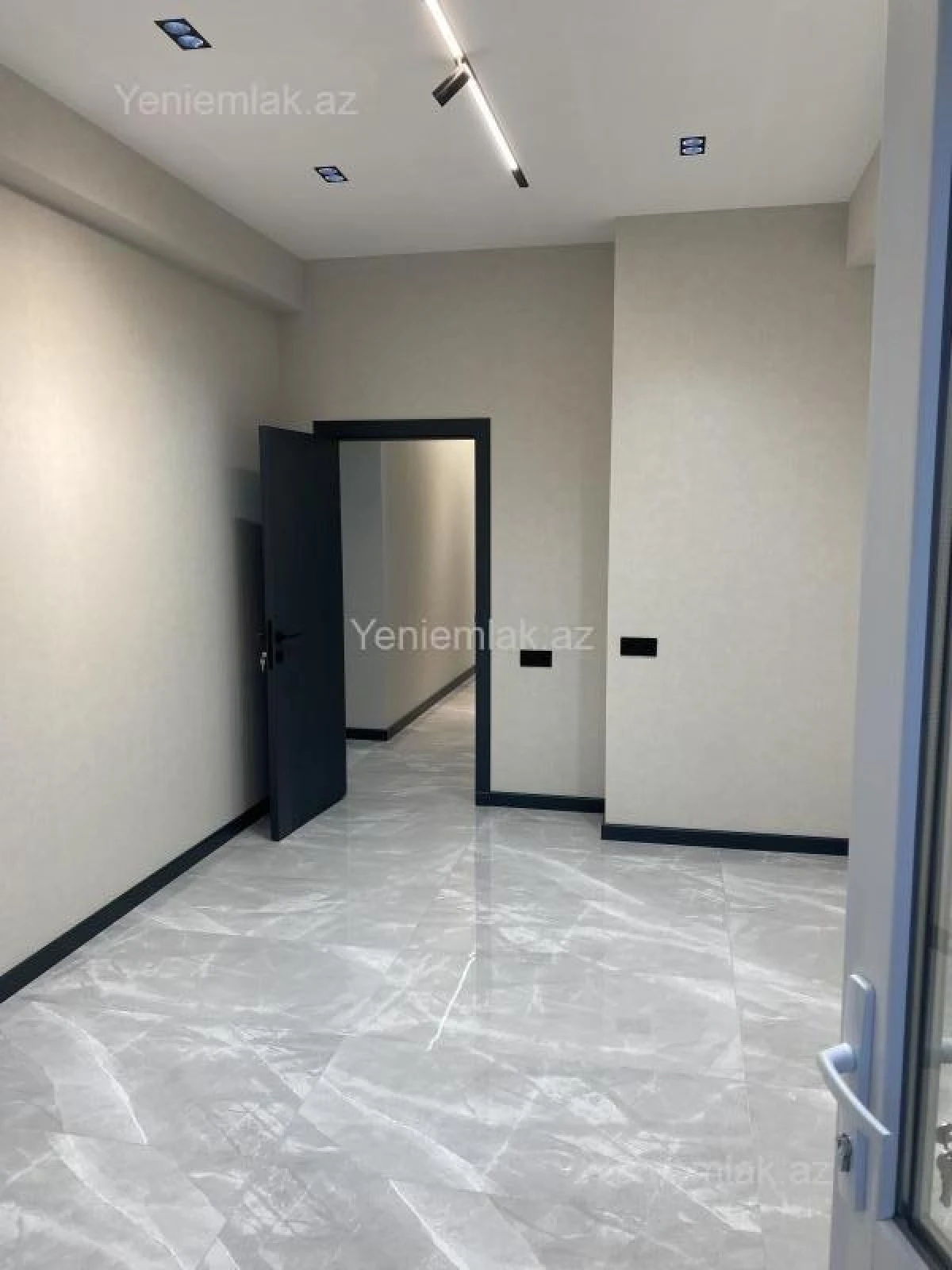 Satılır 3 otaqlı yeni tikili 130.3 m²