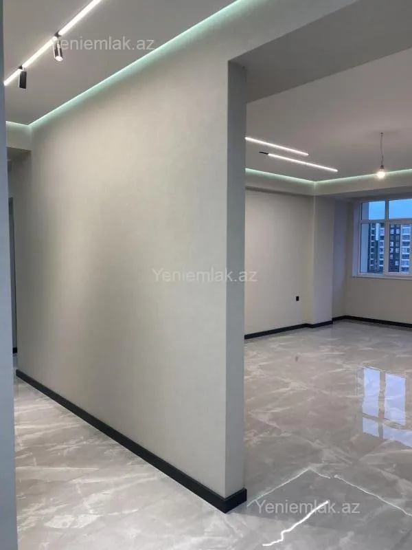 Satılır 3 otaqlı yeni tikili 130.3 m²