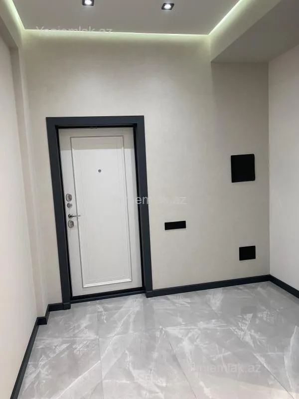 Satılır 3 otaqlı yeni tikili 130.3 m²