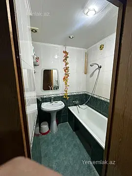 Satılır 2 otaqlı köhnə tikili 60 m²