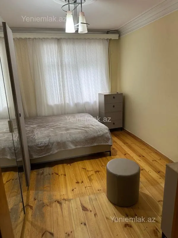 Satılır 5 otaqlı köhnə tikili 110 m²