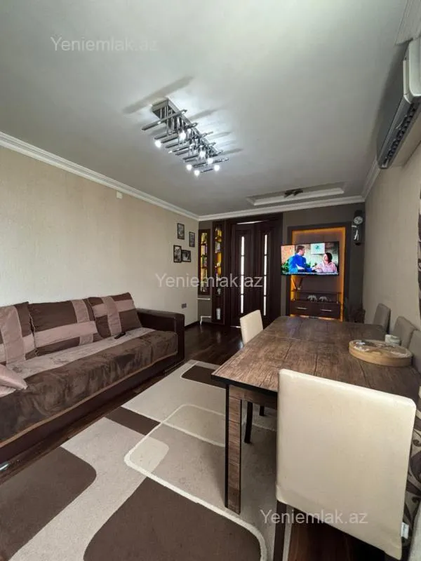 Satılır 2 otaqlı köhnə tikili 45 m²