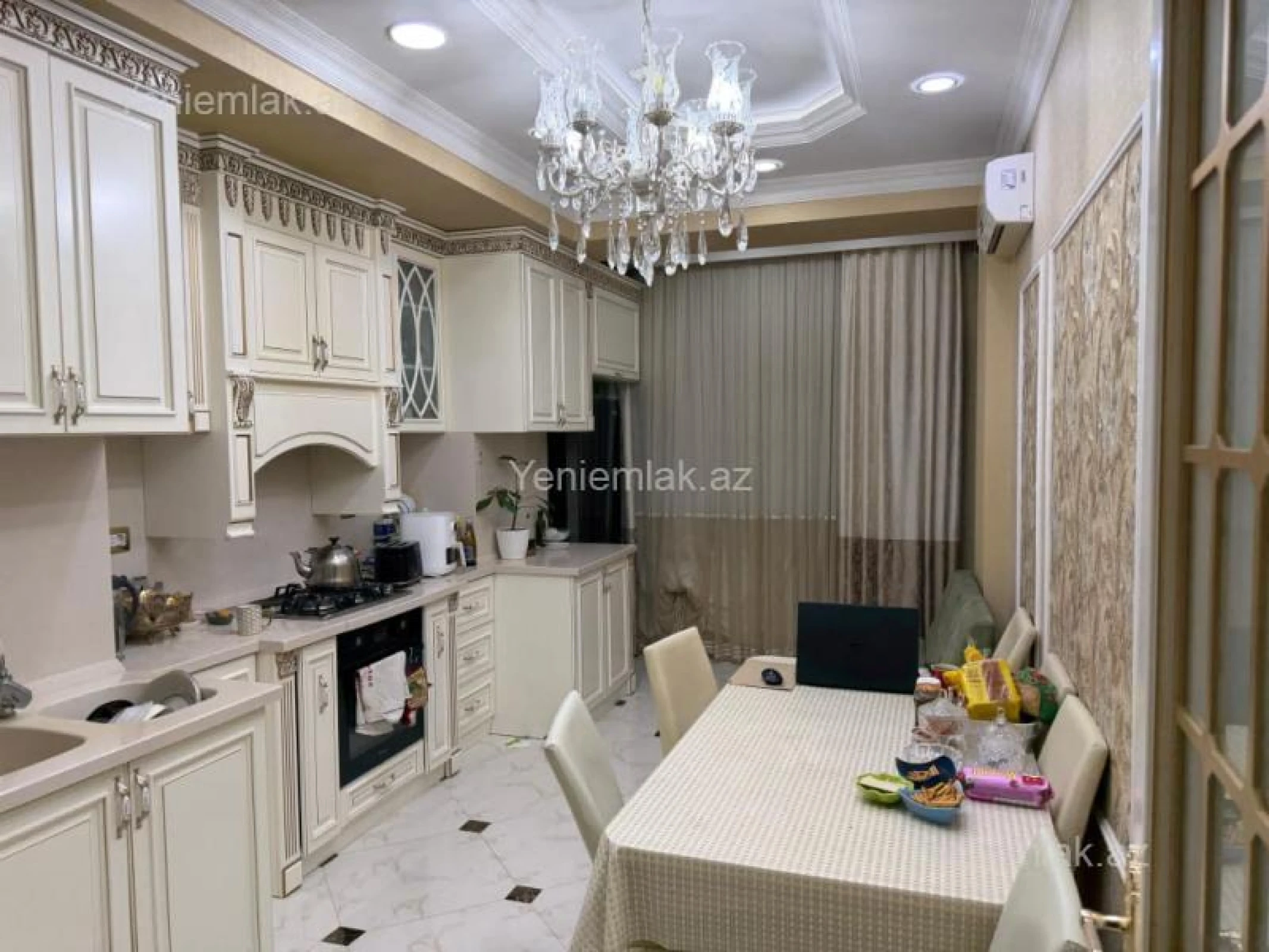 Satılır 4 otaqlı yeni tikili 180 m²