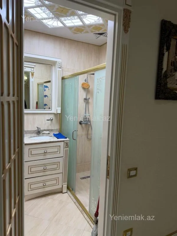 Satılır 4 otaqlı yeni tikili 180 m²