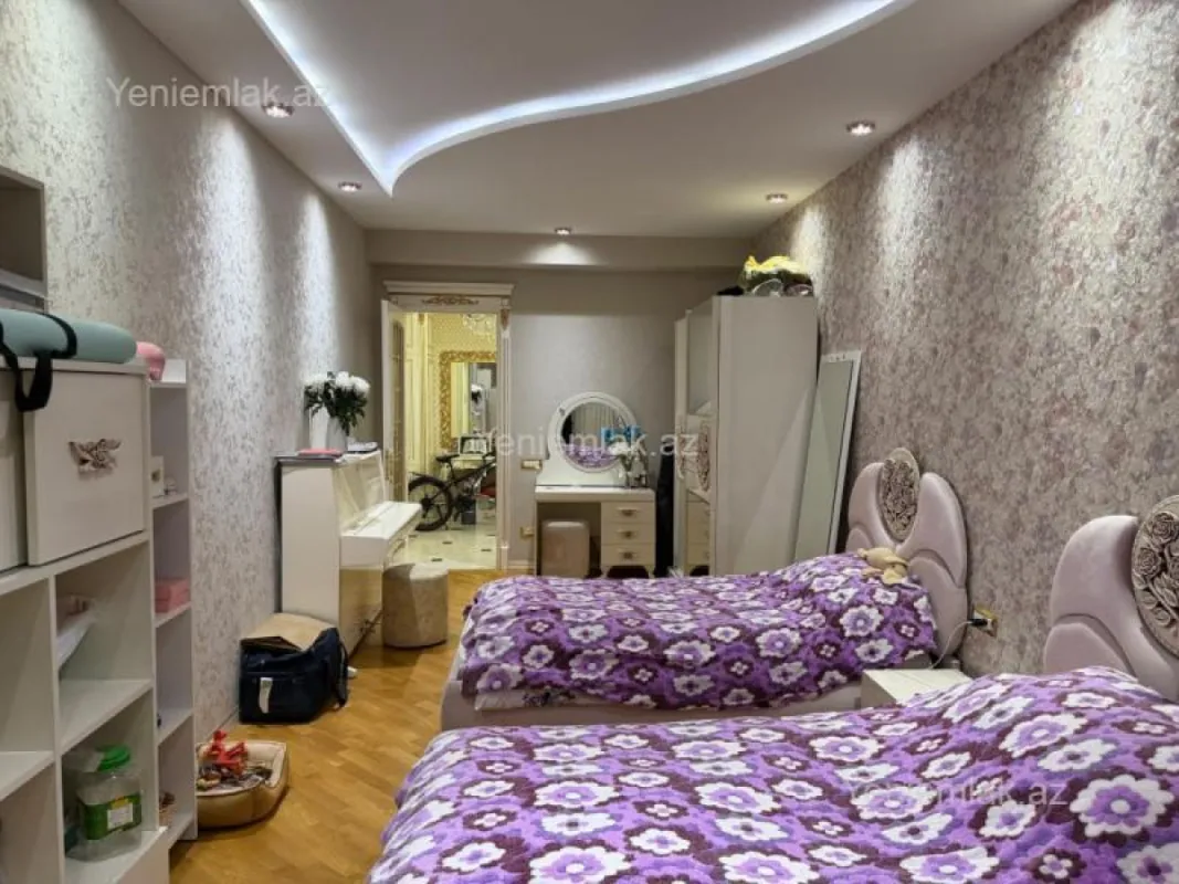 Satılır 4 otaqlı yeni tikili 180 m²