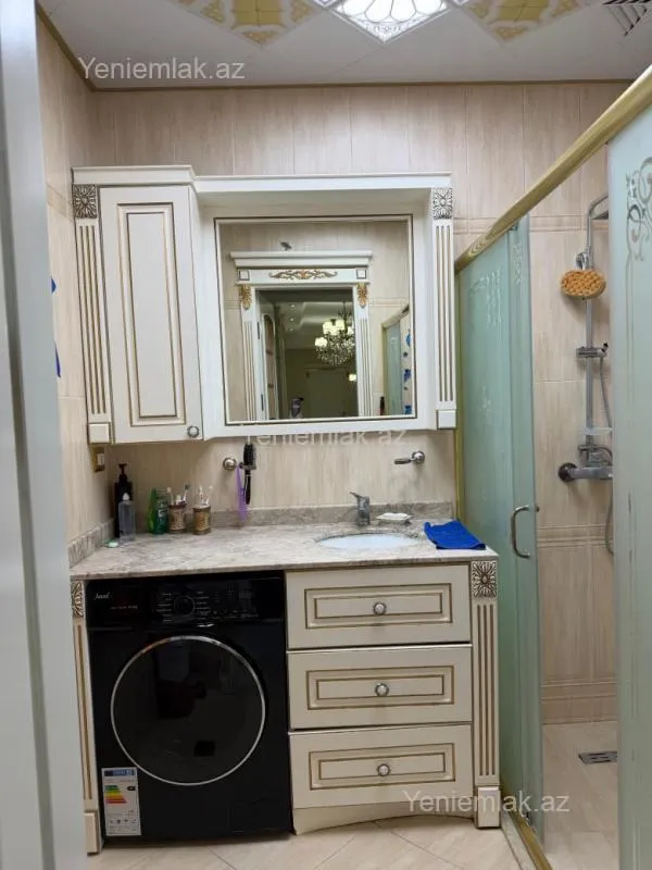 Satılır 4 otaqlı yeni tikili 180 m²