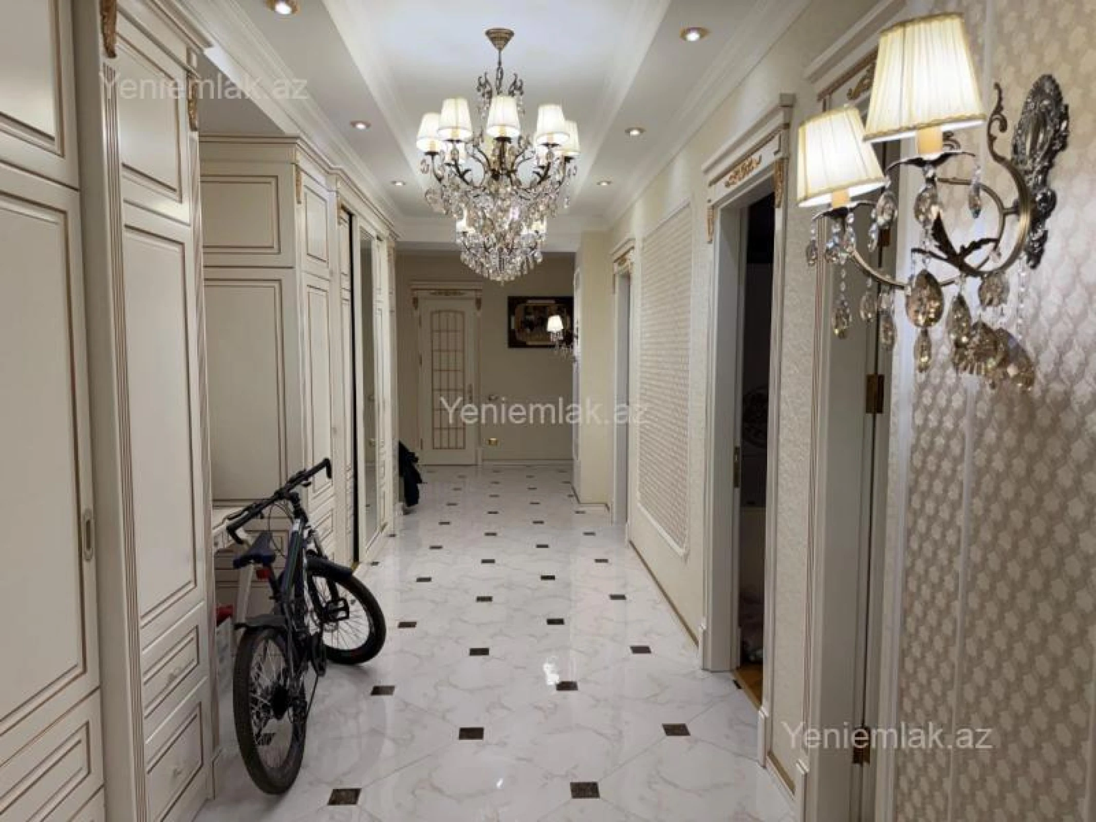 Satılır 4 otaqlı yeni tikili 180 m²