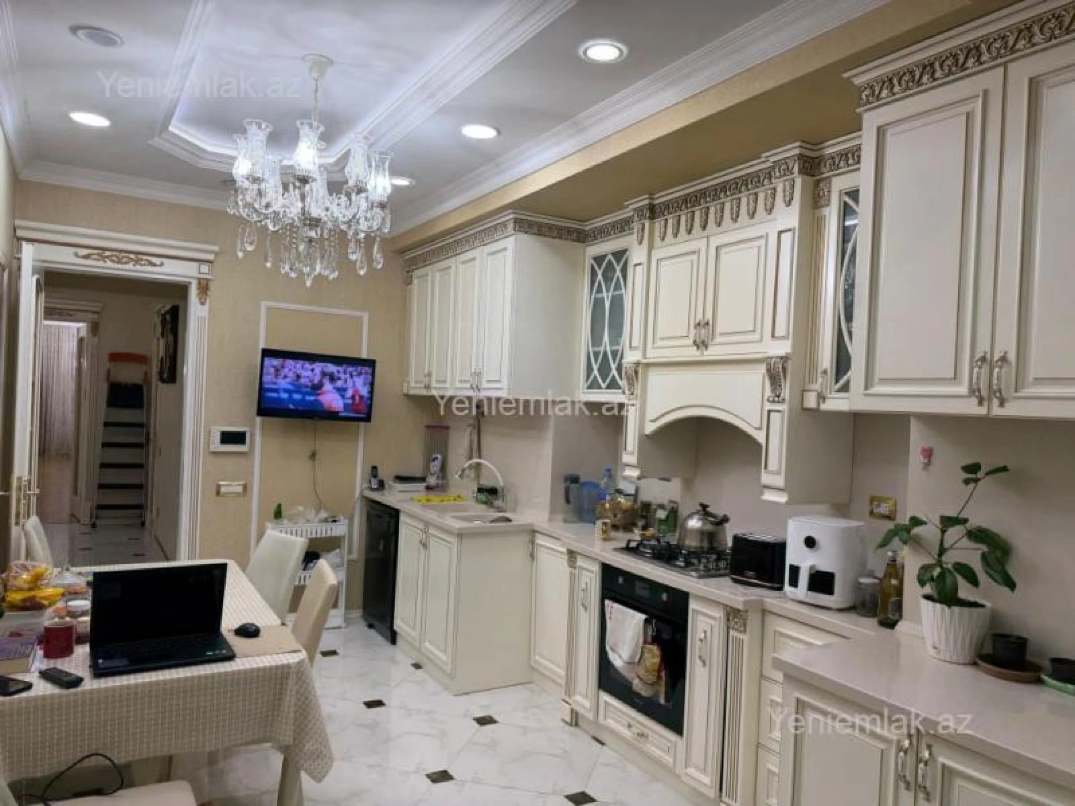 Satılır 4 otaqlı yeni tikili 180 m²