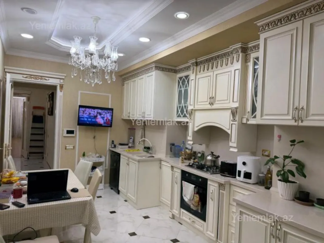 Satılır 4 otaqlı yeni tikili 180 m²