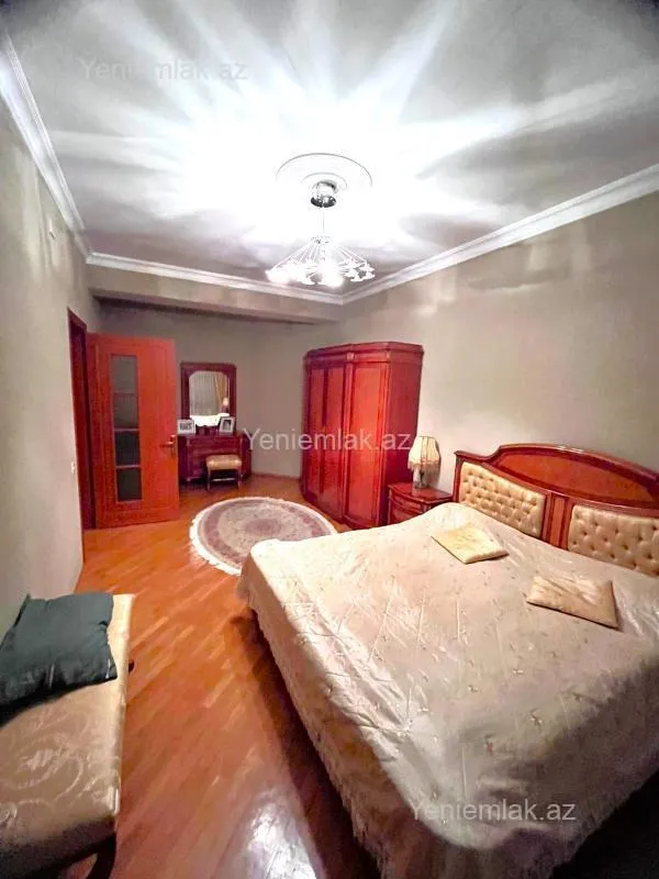 Satılır 4 otaqlı yeni tikili 215 m²