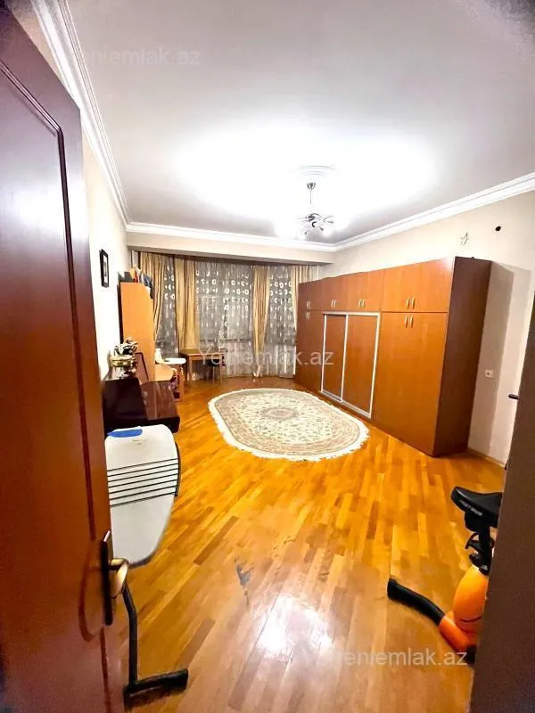 Satılır 4 otaqlı yeni tikili 215 m²