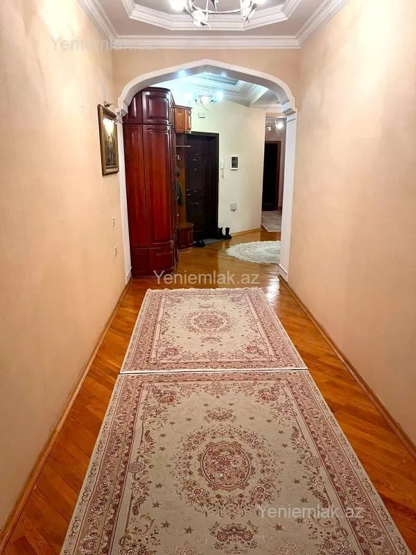 Satılır 4 otaqlı yeni tikili 215 m²