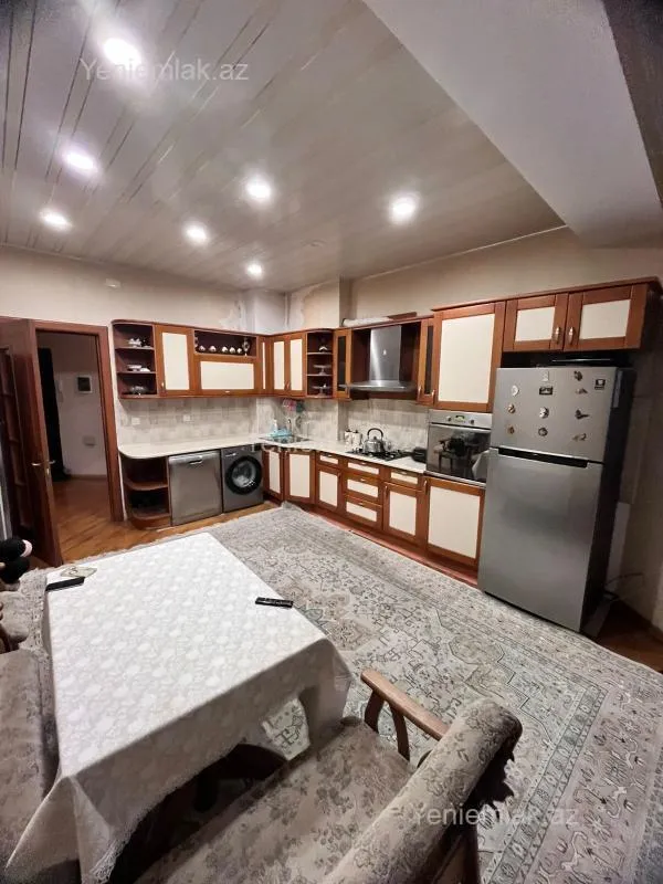 Satılır 4 otaqlı yeni tikili 215 m²