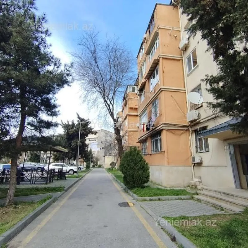 Satılır 2 otaqlı köhnə tikili 60 m²