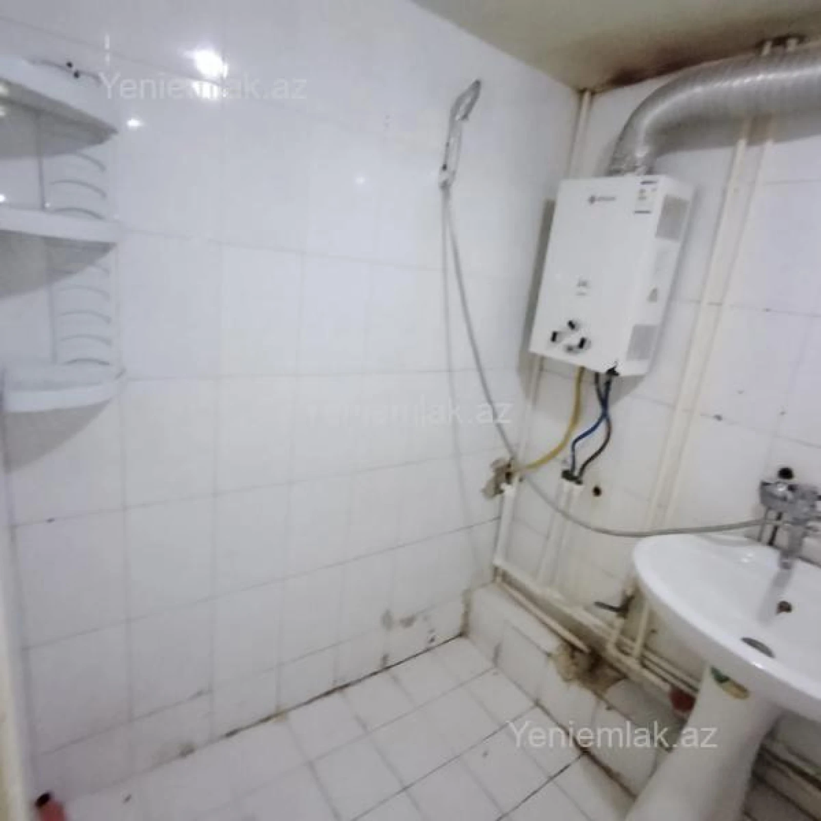 Satılır 2 otaqlı köhnə tikili 60 m²
