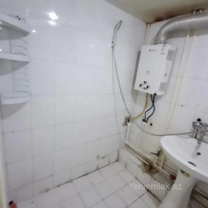 Satılır 2 otaqlı köhnə tikili 60 m²