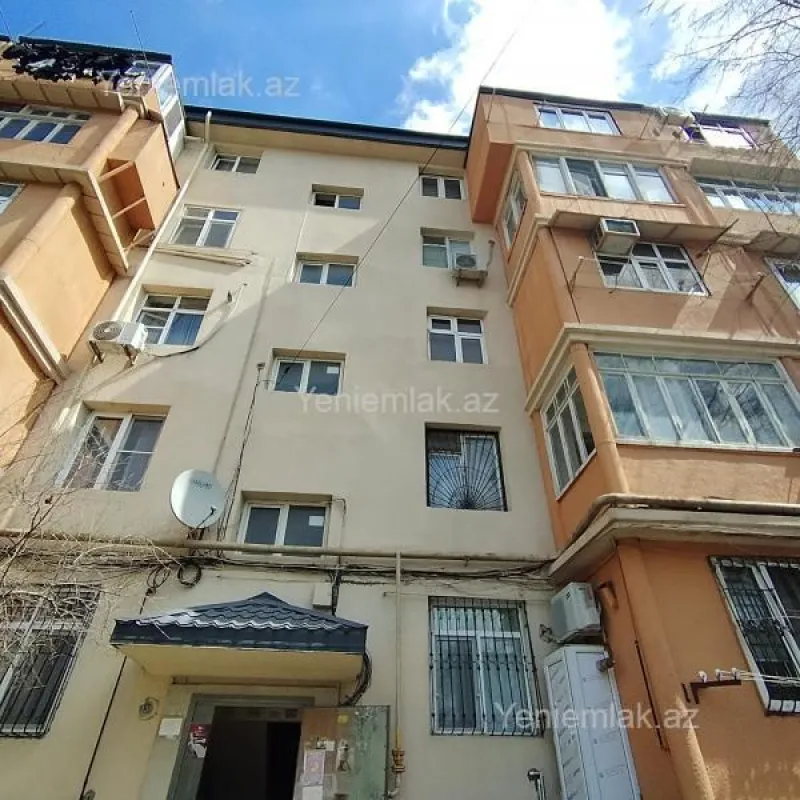 Satılır 2 otaqlı köhnə tikili 60 m²