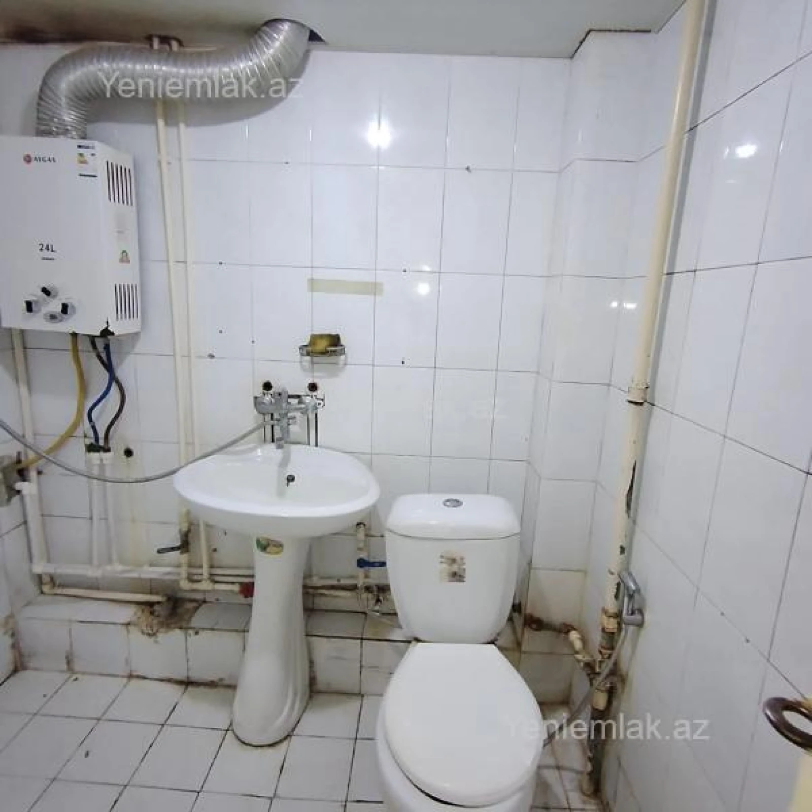 Satılır 2 otaqlı köhnə tikili 60 m²