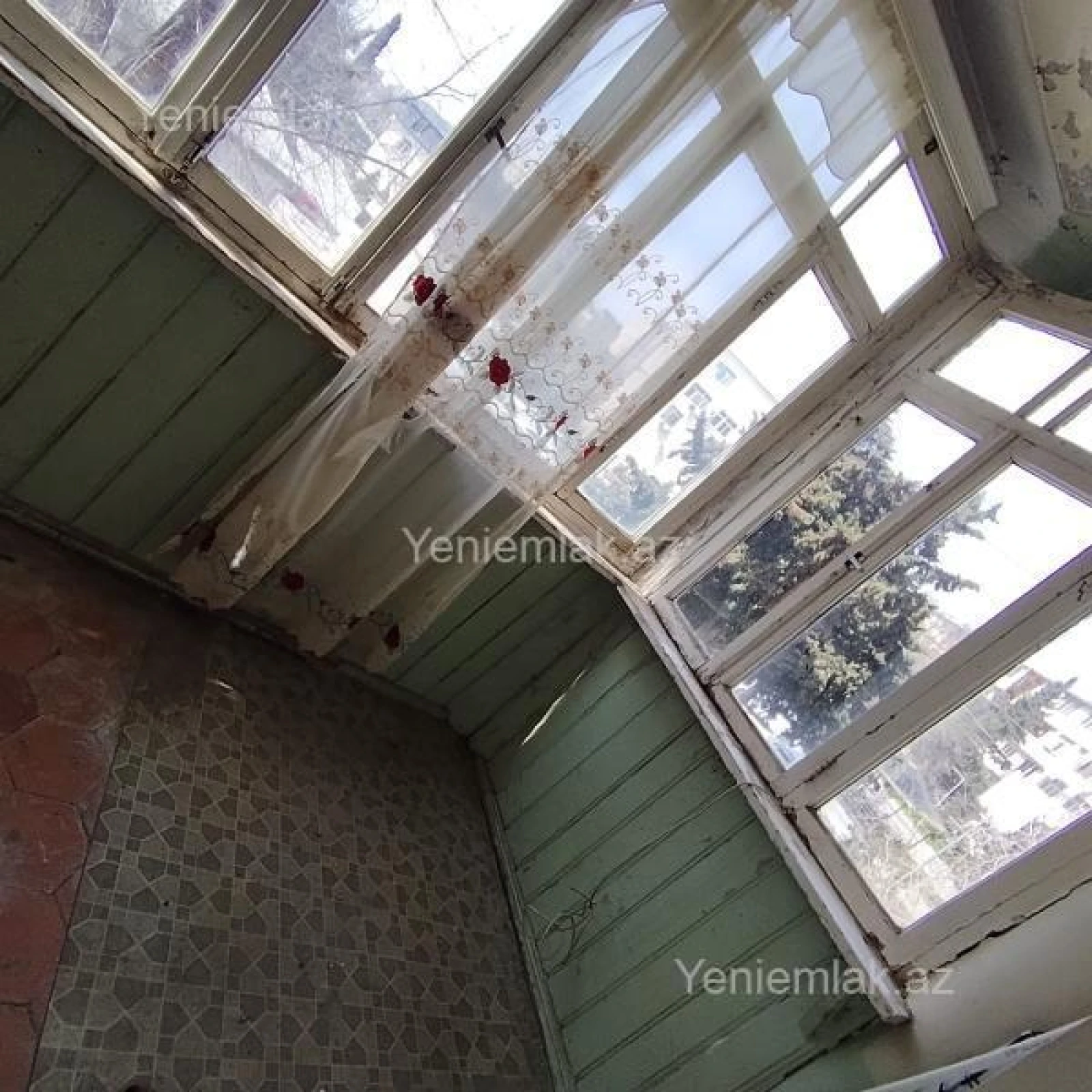 Satılır 2 otaqlı köhnə tikili 60 m²