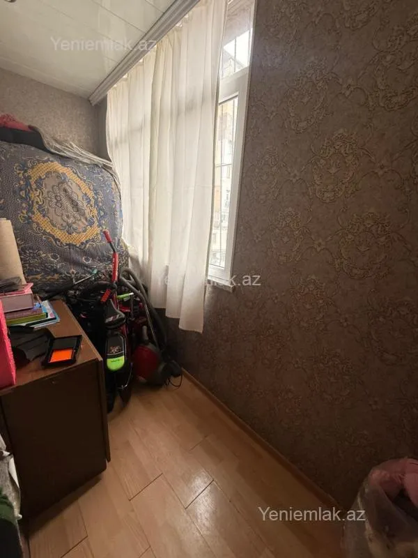Satılır 4 otaqlı köhnə tikili 120 m²
