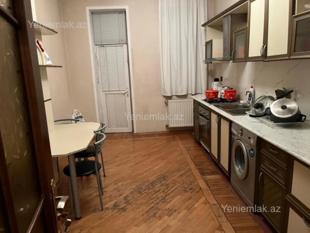 Satılır 3 otaqlı yeni tikili 160 m²