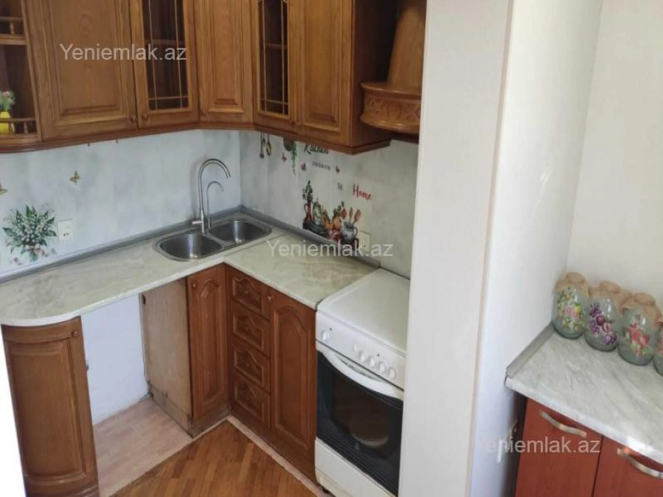 Satılır 2 otaqlı köhnə tikili 70 m²