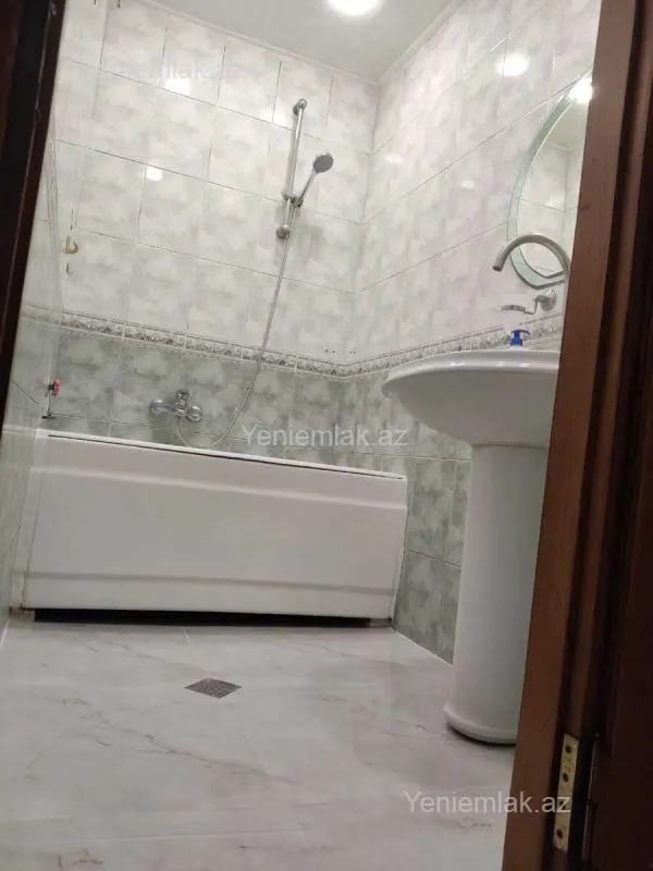 Satılır 2 otaqlı köhnə tikili 70 m²