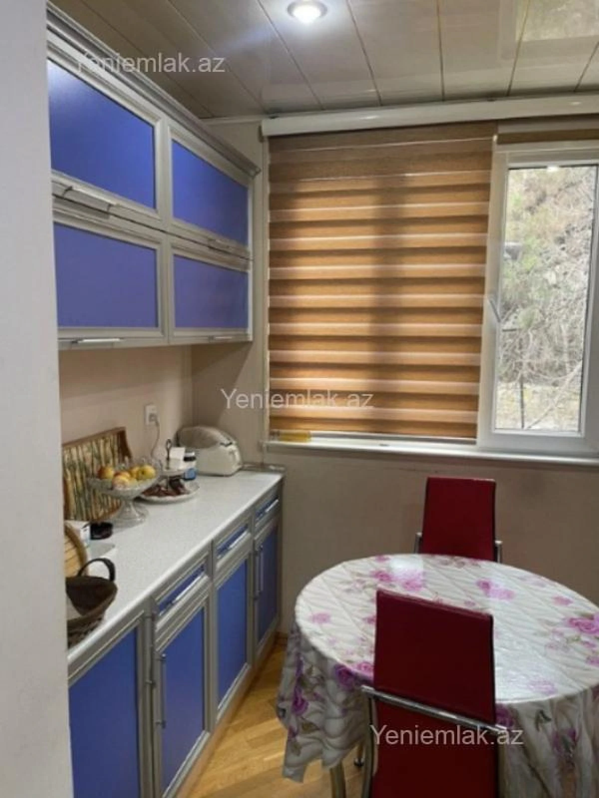 Satılır 3 otaqlı köhnə tikili 80 m²