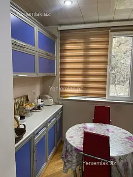 Satılır 3 otaqlı köhnə tikili 80 m²