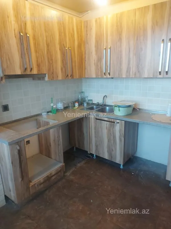 Satılır 3 otaqlı köhnə tikili 80 m²