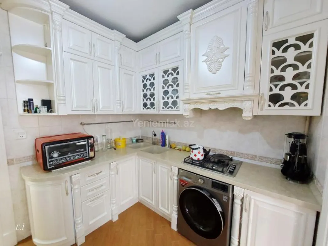 Satılır 2 otaqlı köhnə tikili 85 m²