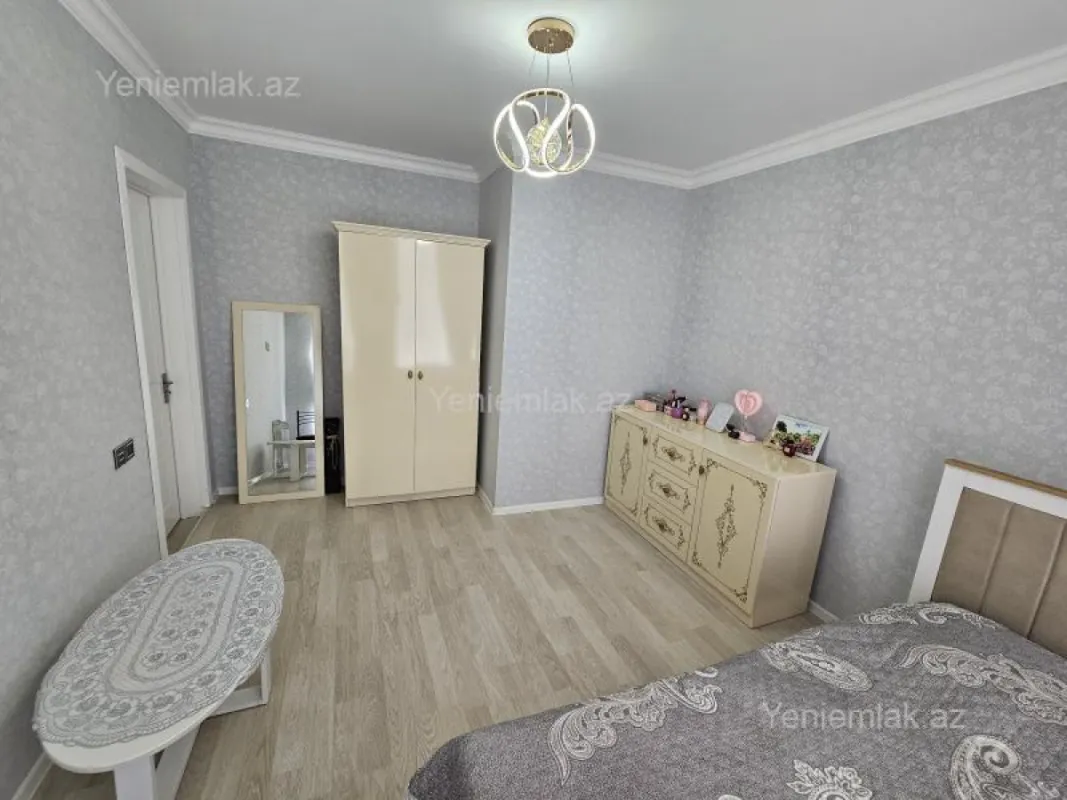 Satılır 4 otaqlı həyət evi 200 m²