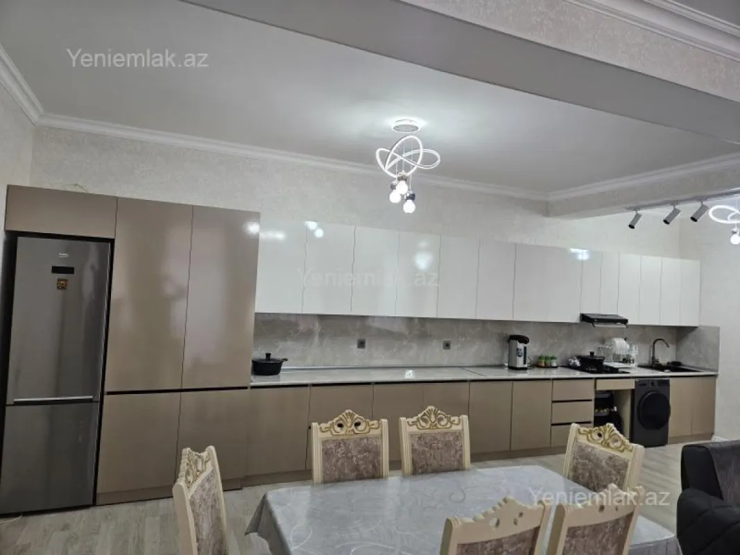 Satılır 4 otaqlı həyət evi 200 m²