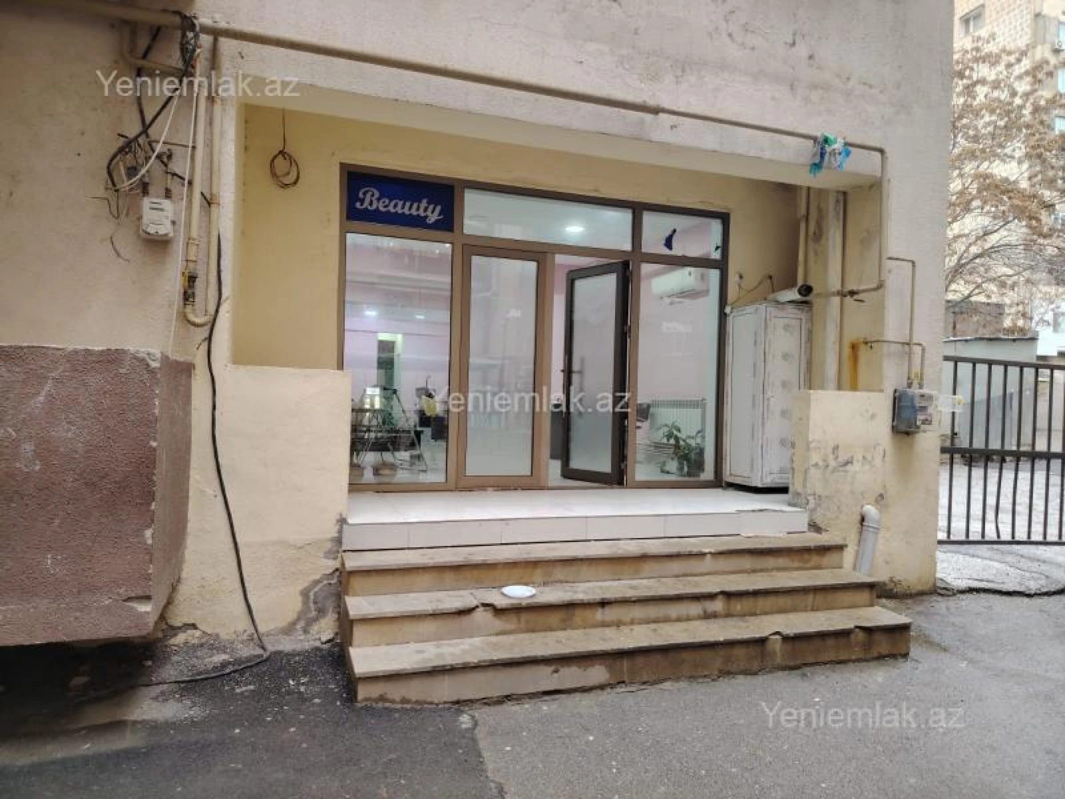 Satılır 3 otaqlı ofis 100 m²