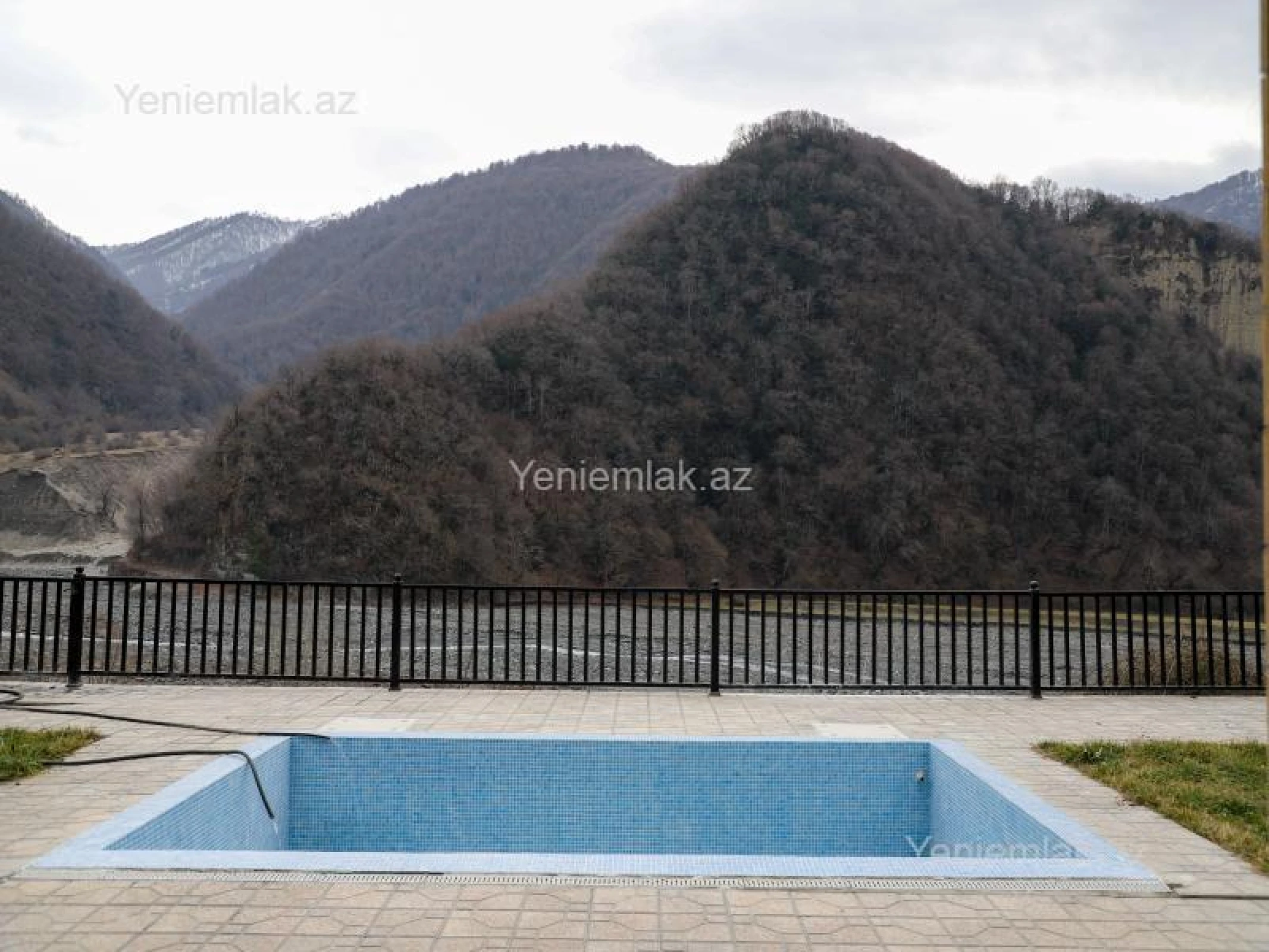 Satılır 6 otaqlı həyət evi 300 m²