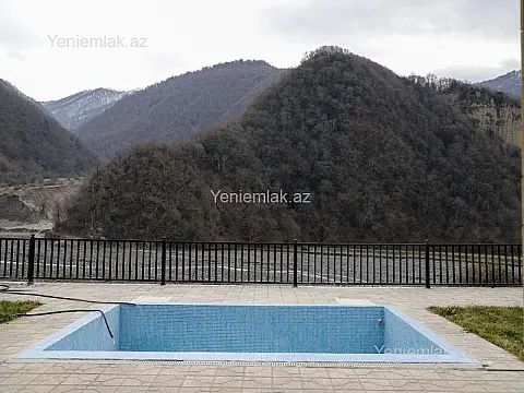 Satılır 6 otaqlı həyət evi 300 m²