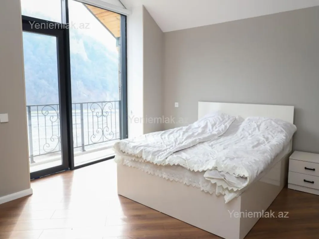 Satılır 6 otaqlı həyət evi 300 m²