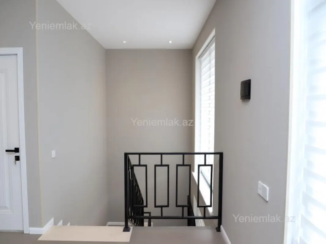 Satılır 6 otaqlı həyət evi 300 m²