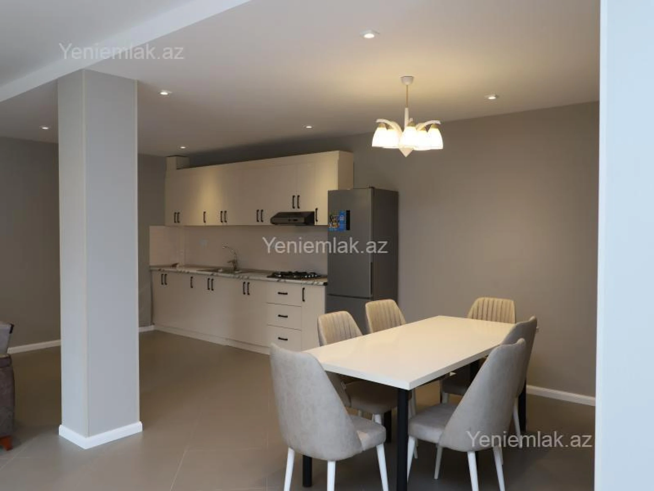 Satılır 6 otaqlı həyət evi 300 m²