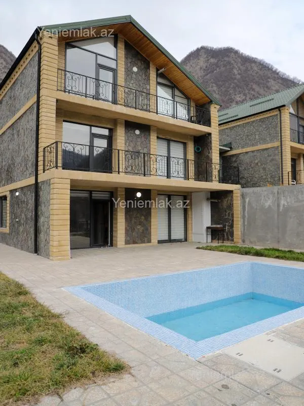 Satılır 6 otaqlı həyət evi 300 m²