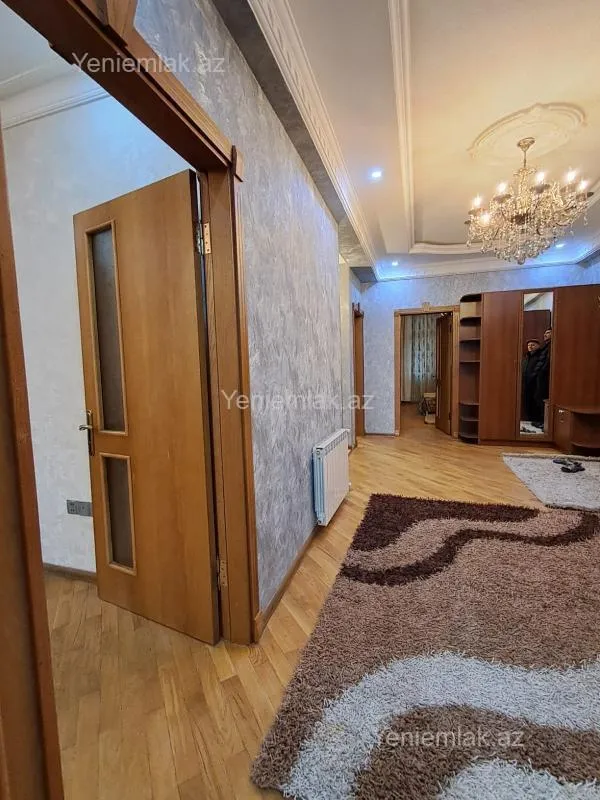 Satılır 3 otaqlı yeni tikili 130 m²