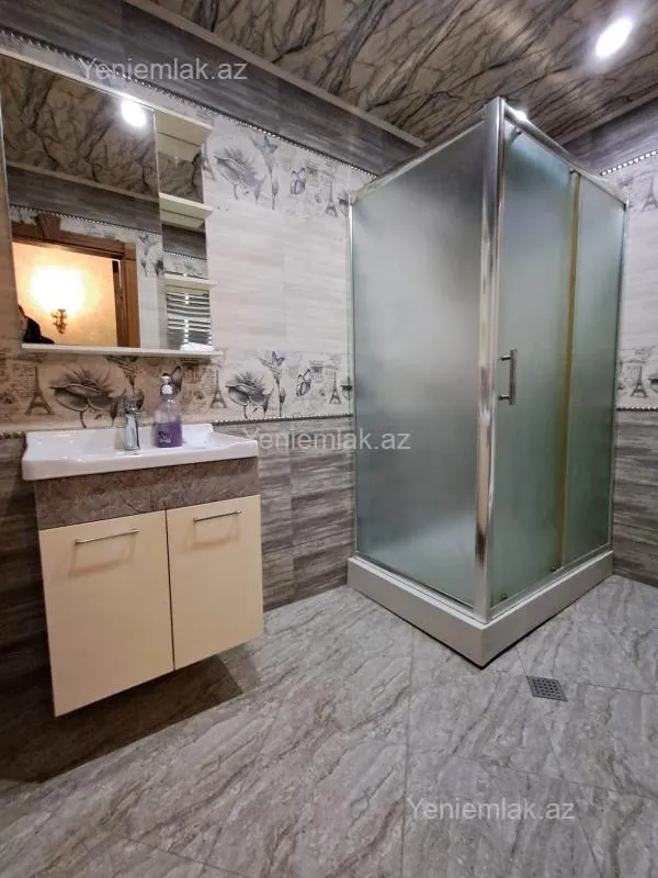 Satılır 3 otaqlı yeni tikili 130 m²