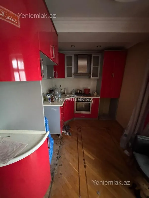 Satılır 2 otaqlı köhnə tikili 76 m²