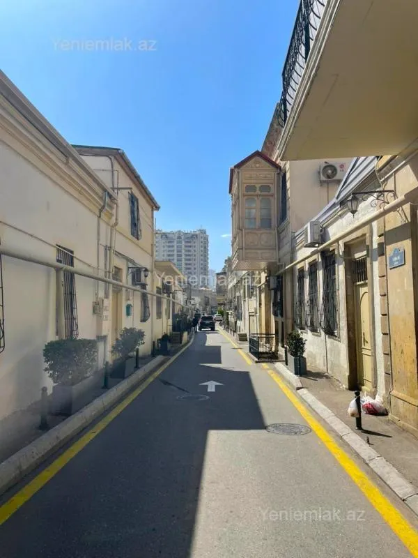 Satılır 2 otaqlı köhnə tikili 73 m²